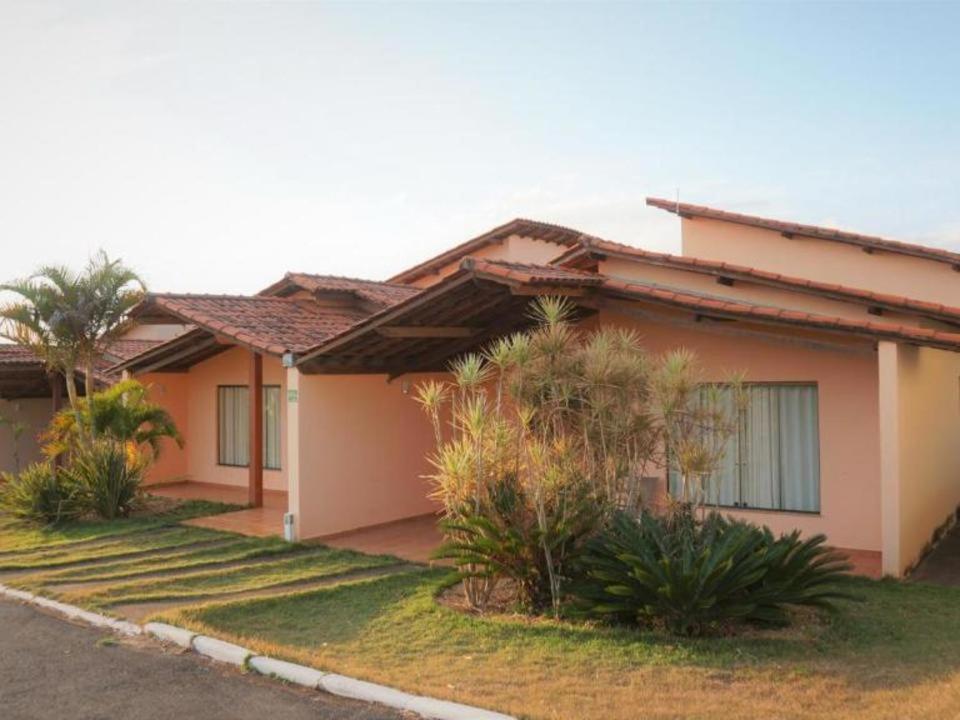 Ramada By Wyndham Furnaspark Formiga Exterior photo