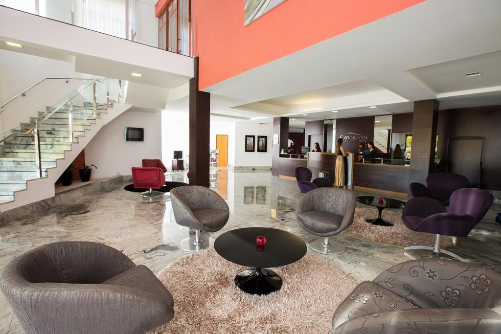 Ramada By Wyndham Furnaspark Formiga Exterior photo